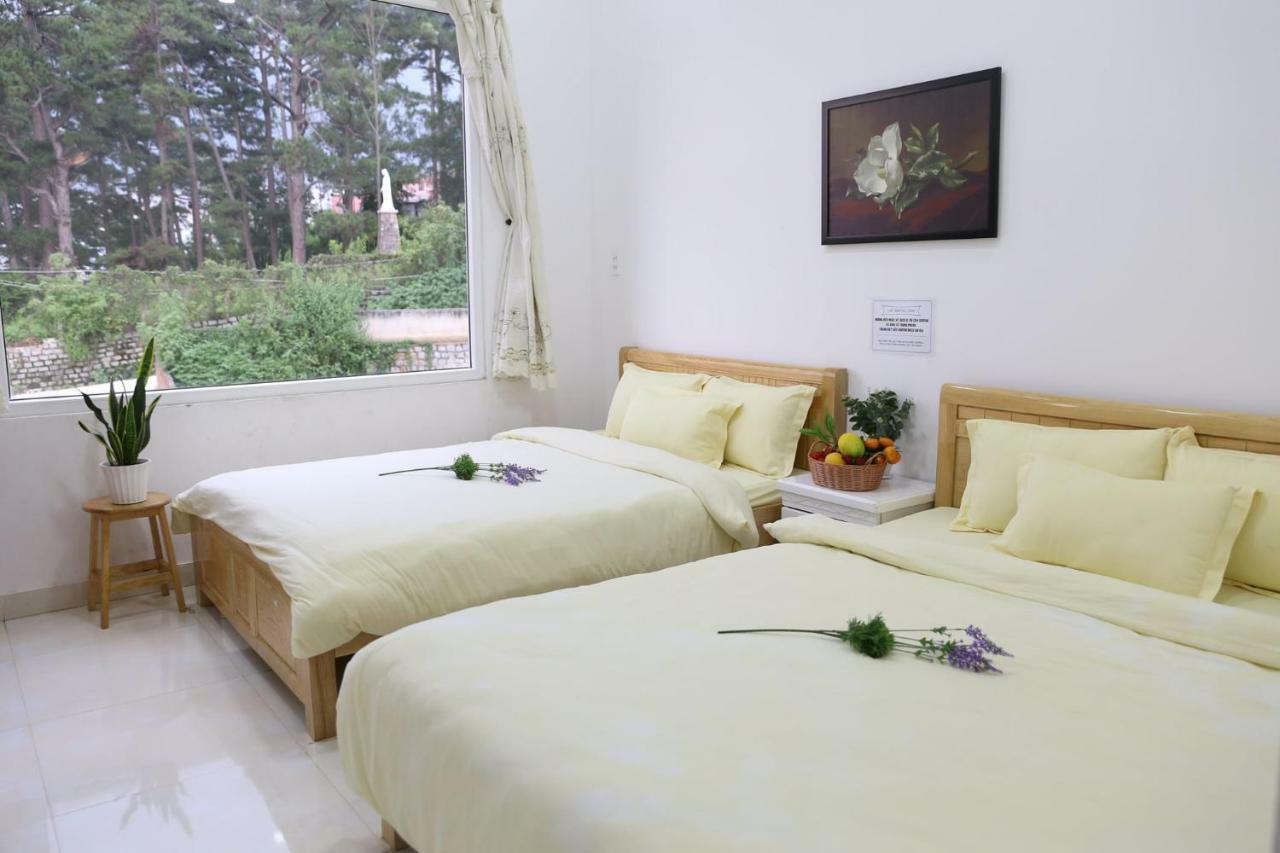 Strawberry Hotel Dalat Exteriör bild